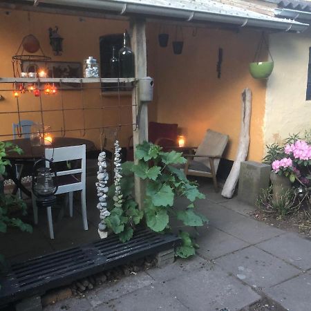 Retro Bolig - Fyldt Med Hygge! Ingen Luksus Apartment Kolind Exterior photo