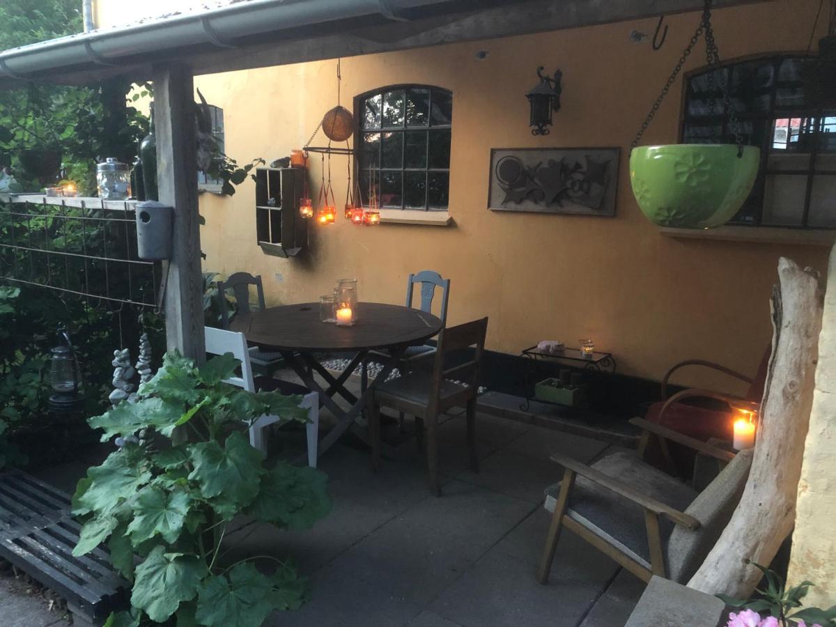 Retro Bolig - Fyldt Med Hygge! Ingen Luksus Apartment Kolind Exterior photo